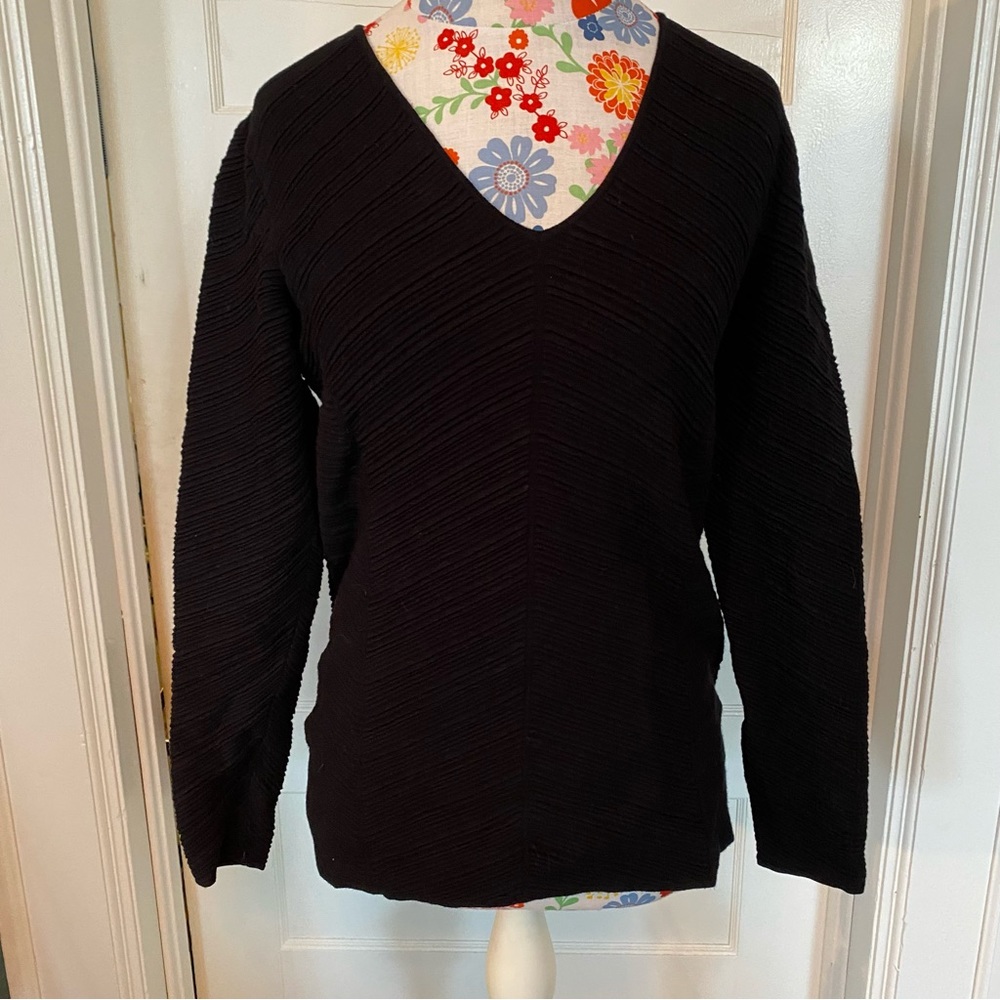 V-Neck Ribbed Black Pullover - image 1